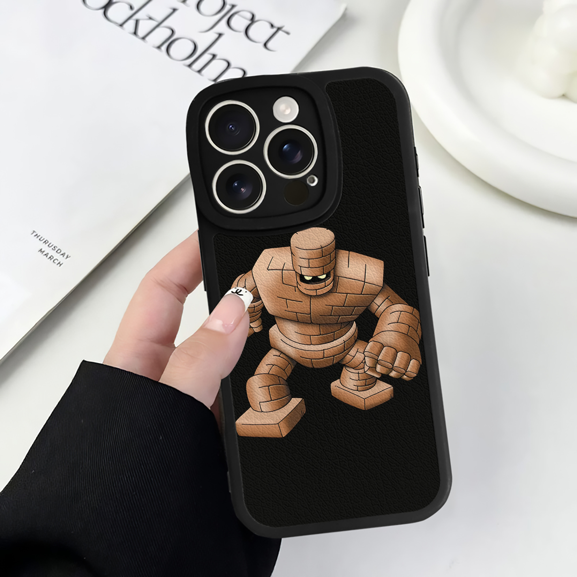 （画像用） ドラゴンクエスト Doragon Kuesuto Dragon Quest 【iPhone 16シリーズ対応】シリコンスマホケース（レザー調） 材質：シリコン